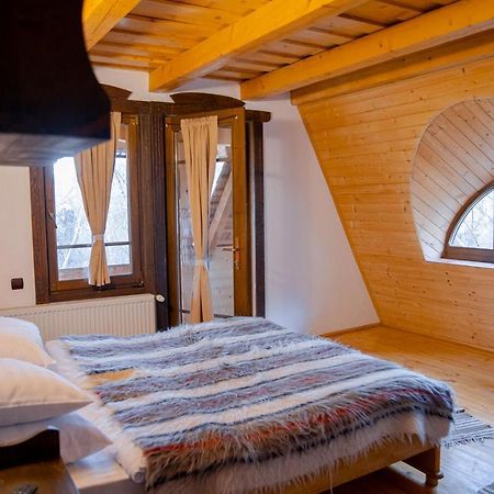 Conacul Drahneilor Hotel Ruscova Buitenkant foto