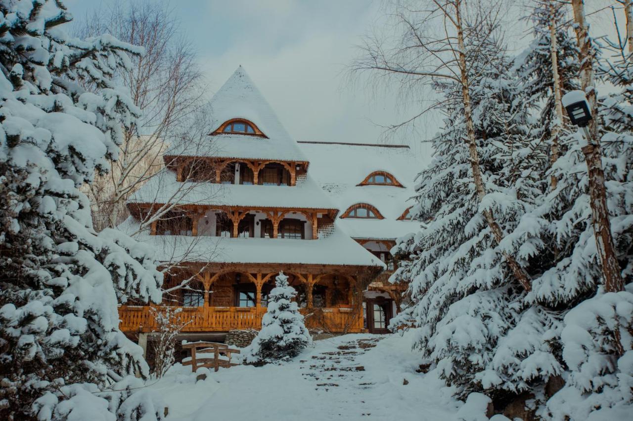 Conacul Drahneilor Hotel Ruscova Buitenkant foto