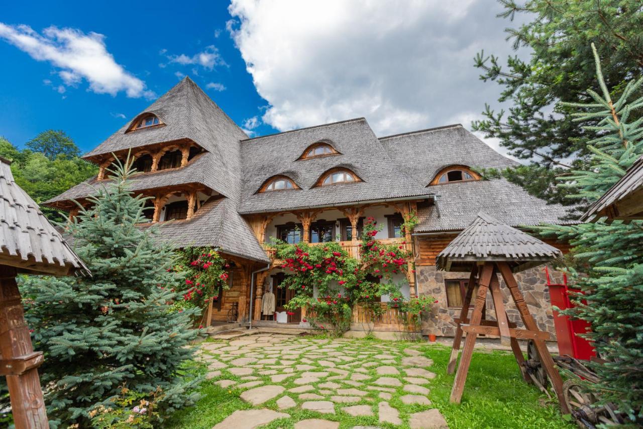 Conacul Drahneilor Hotel Ruscova Buitenkant foto