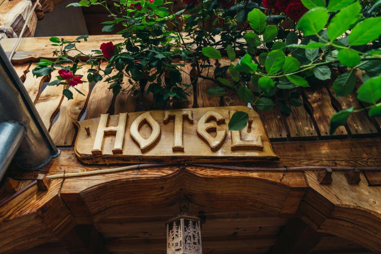 Conacul Drahneilor Hotel Ruscova Buitenkant foto
