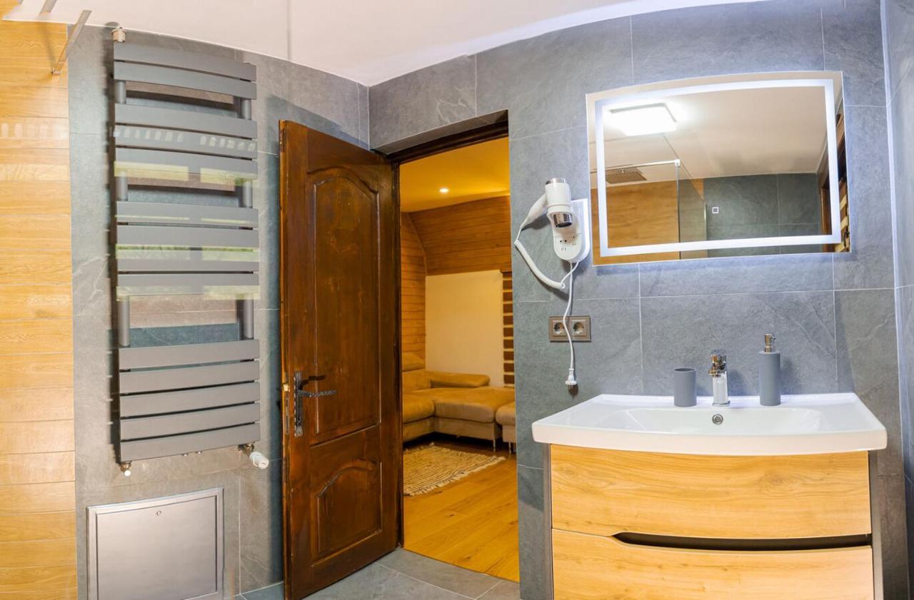 Conacul Drahneilor Hotel Ruscova Buitenkant foto