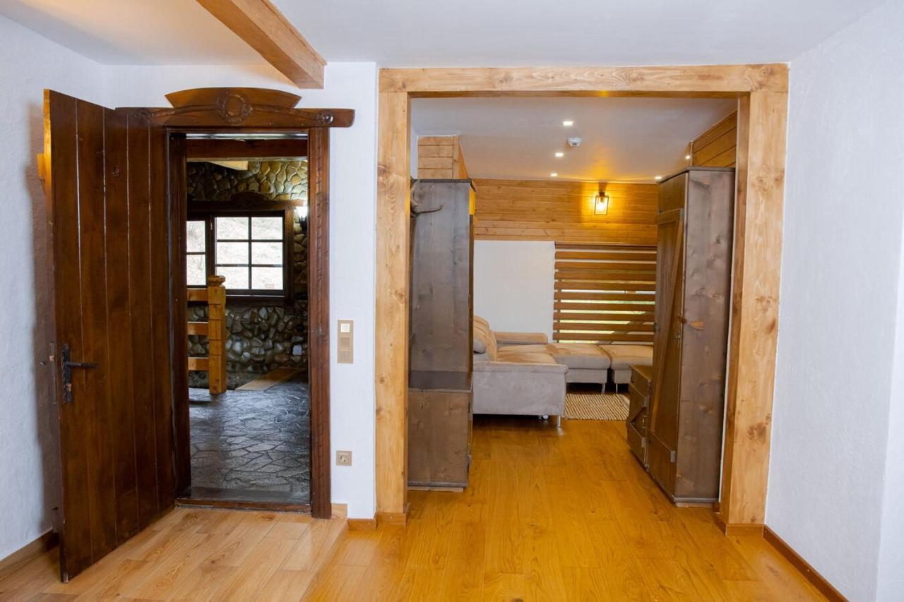 Conacul Drahneilor Hotel Ruscova Buitenkant foto