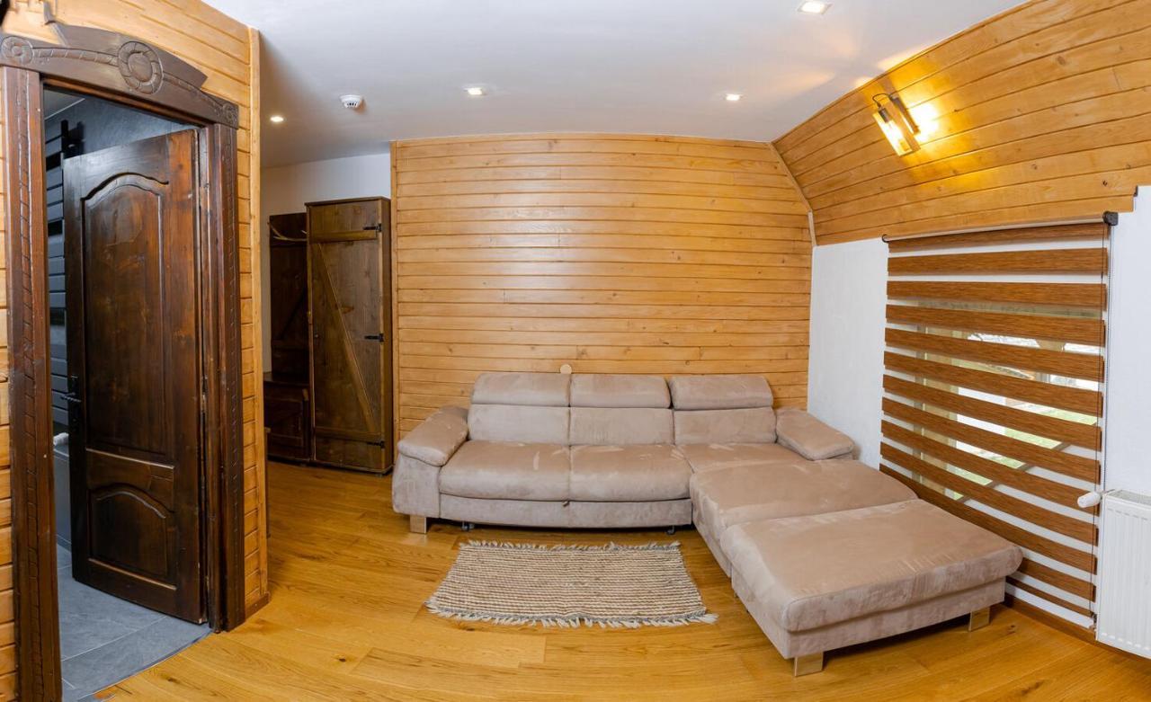 Conacul Drahneilor Hotel Ruscova Buitenkant foto