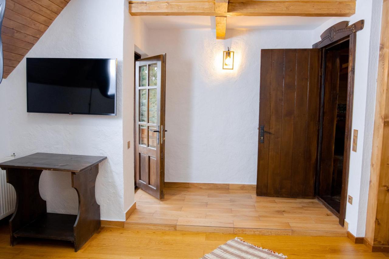 Conacul Drahneilor Hotel Ruscova Buitenkant foto