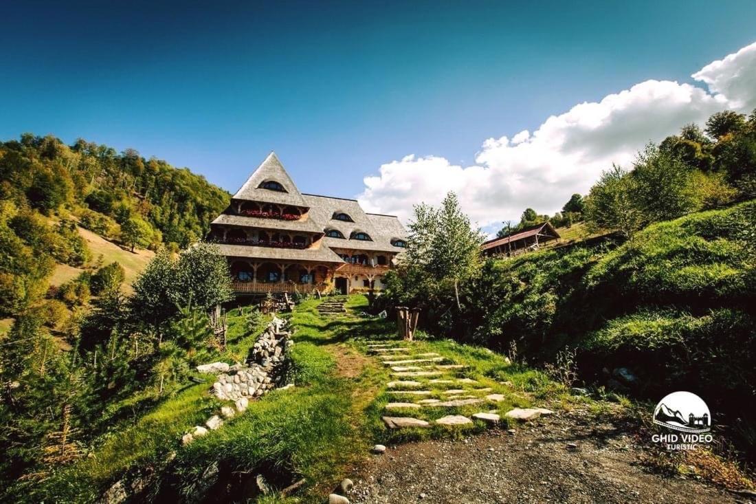 Conacul Drahneilor Hotel Ruscova Buitenkant foto