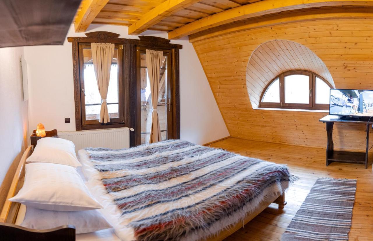 Conacul Drahneilor Hotel Ruscova Buitenkant foto