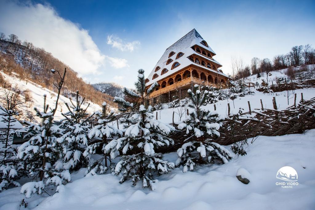 Conacul Drahneilor Hotel Ruscova Buitenkant foto