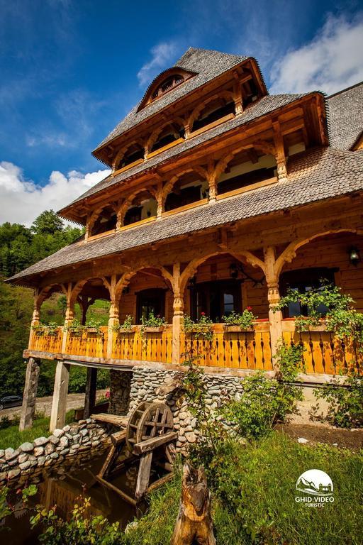 Conacul Drahneilor Hotel Ruscova Buitenkant foto