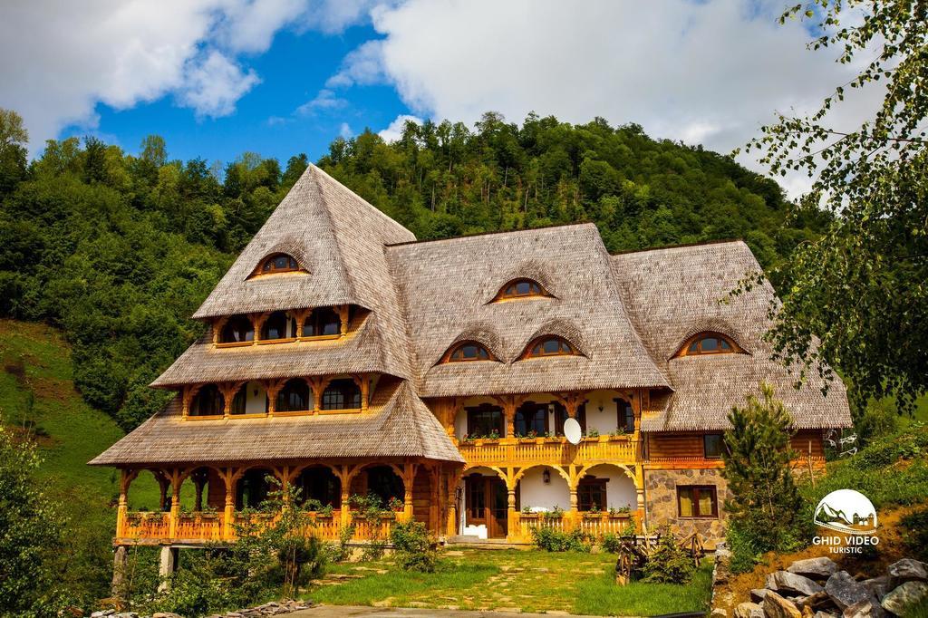 Conacul Drahneilor Hotel Ruscova Buitenkant foto