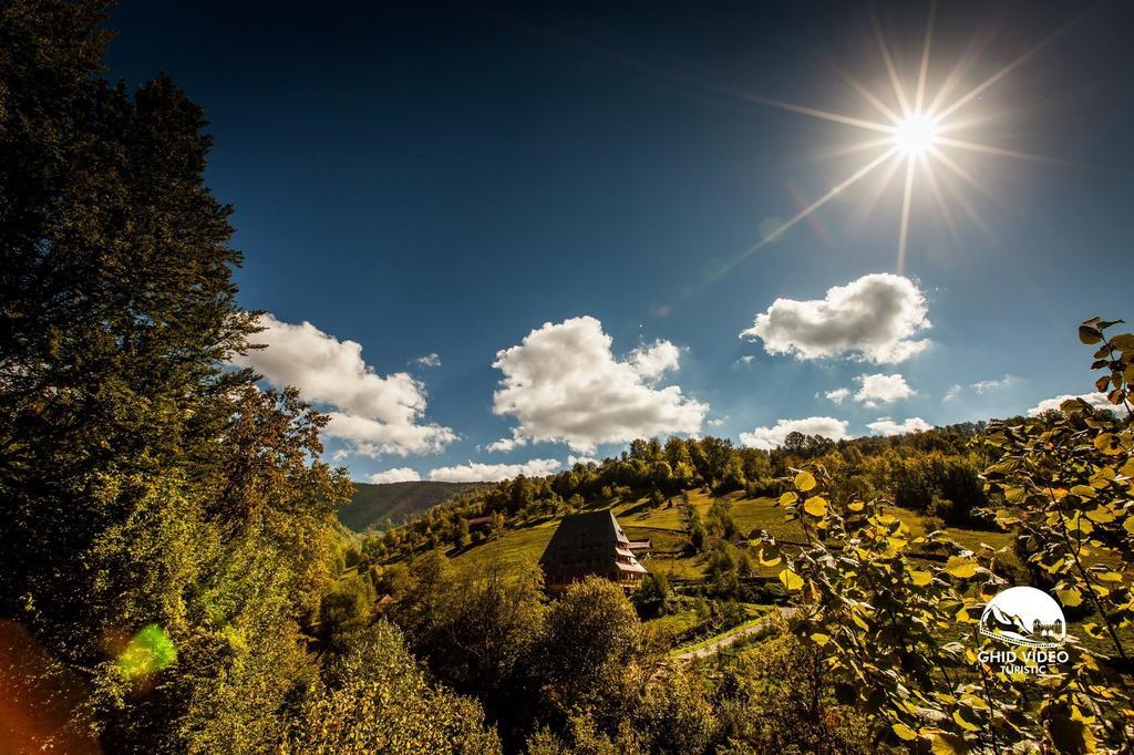 Conacul Drahneilor Hotel Ruscova Buitenkant foto