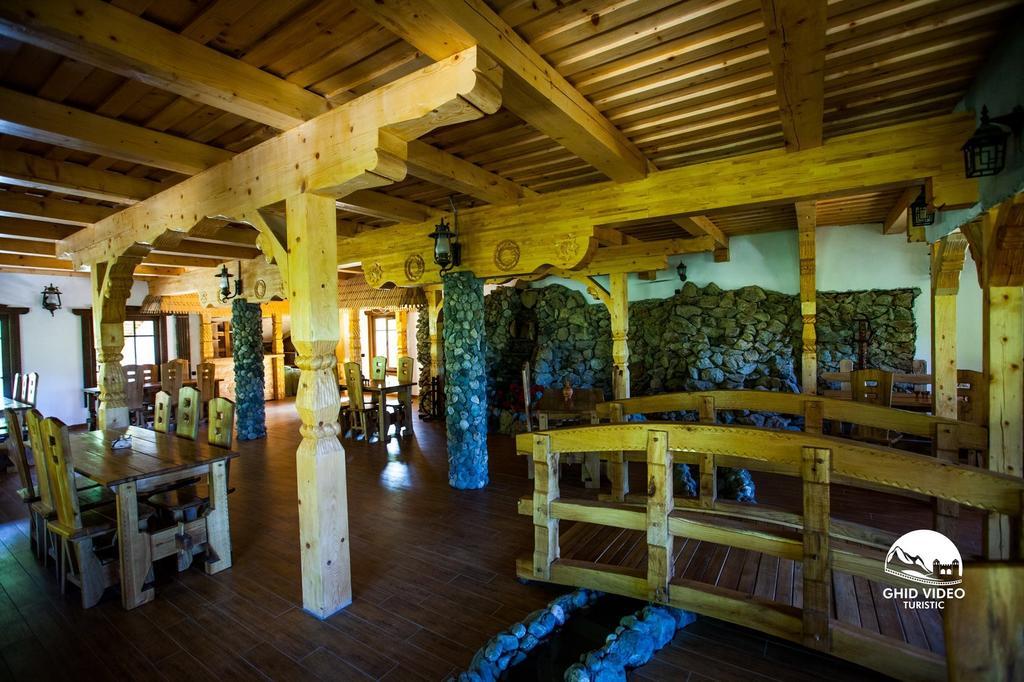 Conacul Drahneilor Hotel Ruscova Buitenkant foto