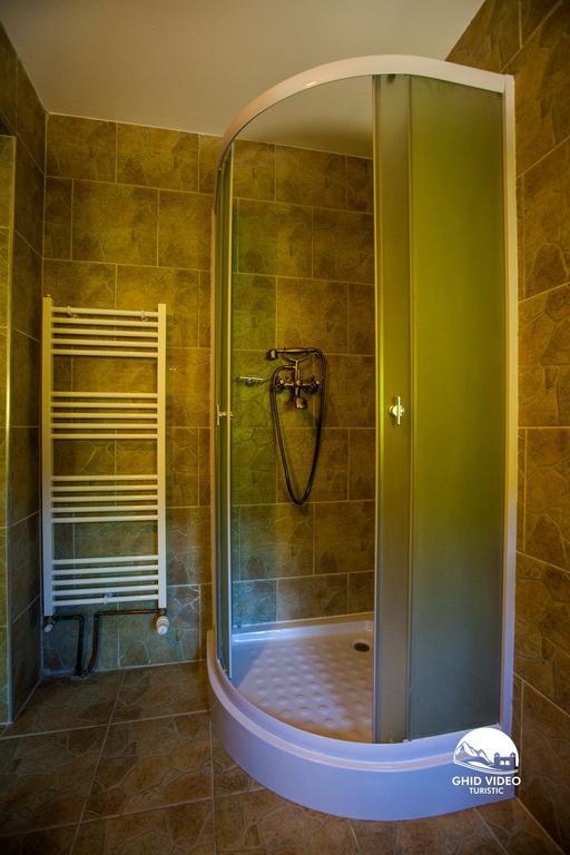 Conacul Drahneilor Hotel Ruscova Kamer foto