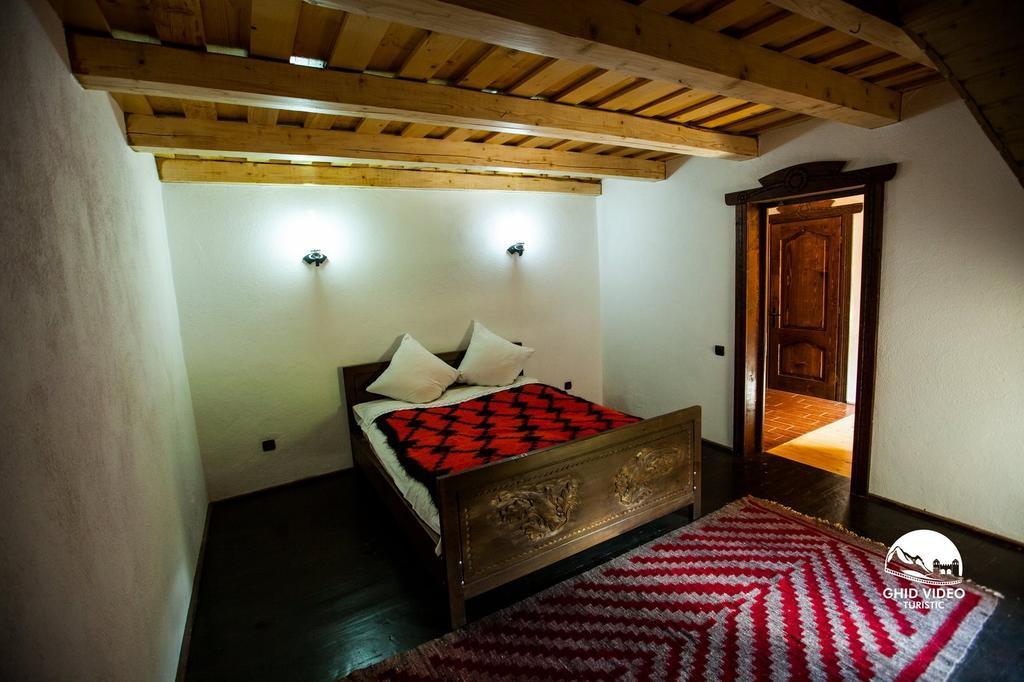 Conacul Drahneilor Hotel Ruscova Kamer foto