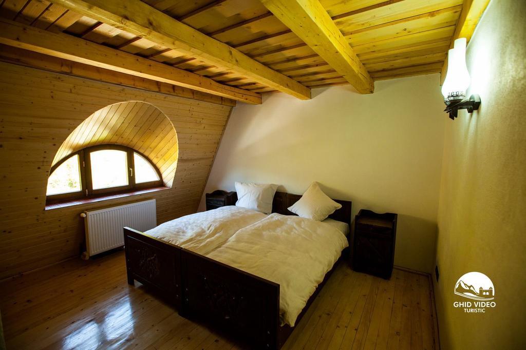 Conacul Drahneilor Hotel Ruscova Kamer foto